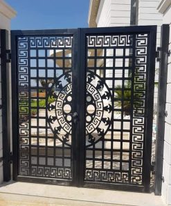 Cửa Sắt Kết Hợp Họa Tiết Hoa Văn Độc Đáo