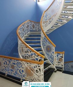 Cầu Thang Sắt Kết Hợp Hoa Văn Độc Đáo